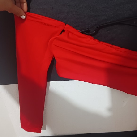 Bundle of Women stretchable off shoulder long sleeve tops - Picture 5 of 12